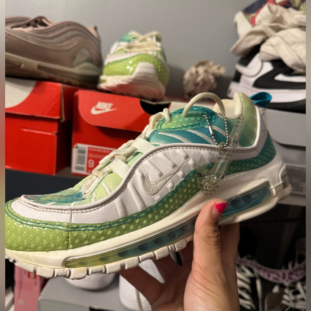 Women’s Nike air max 98s se